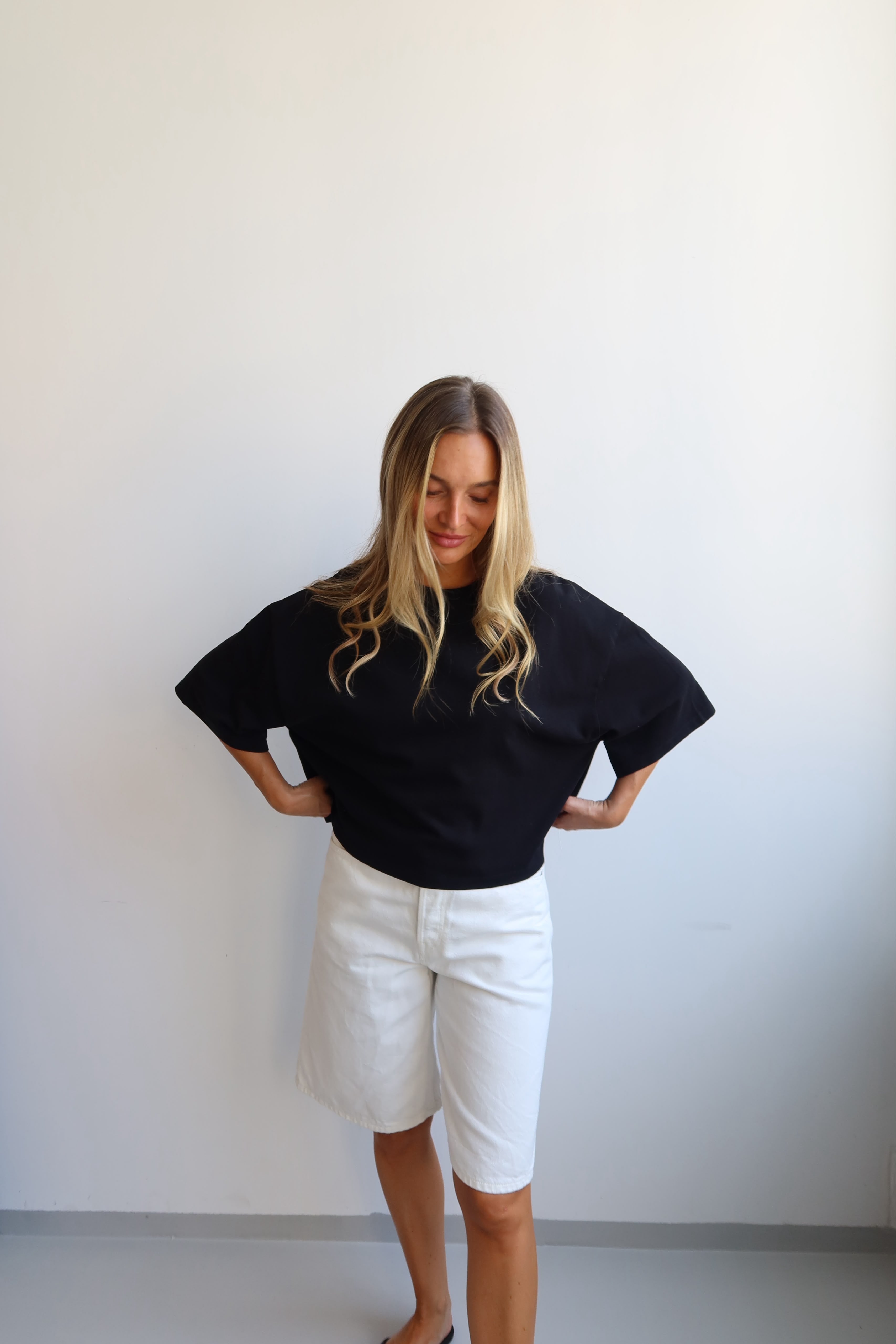 SOHO STUDIOS CROPPED T-SHIRT black