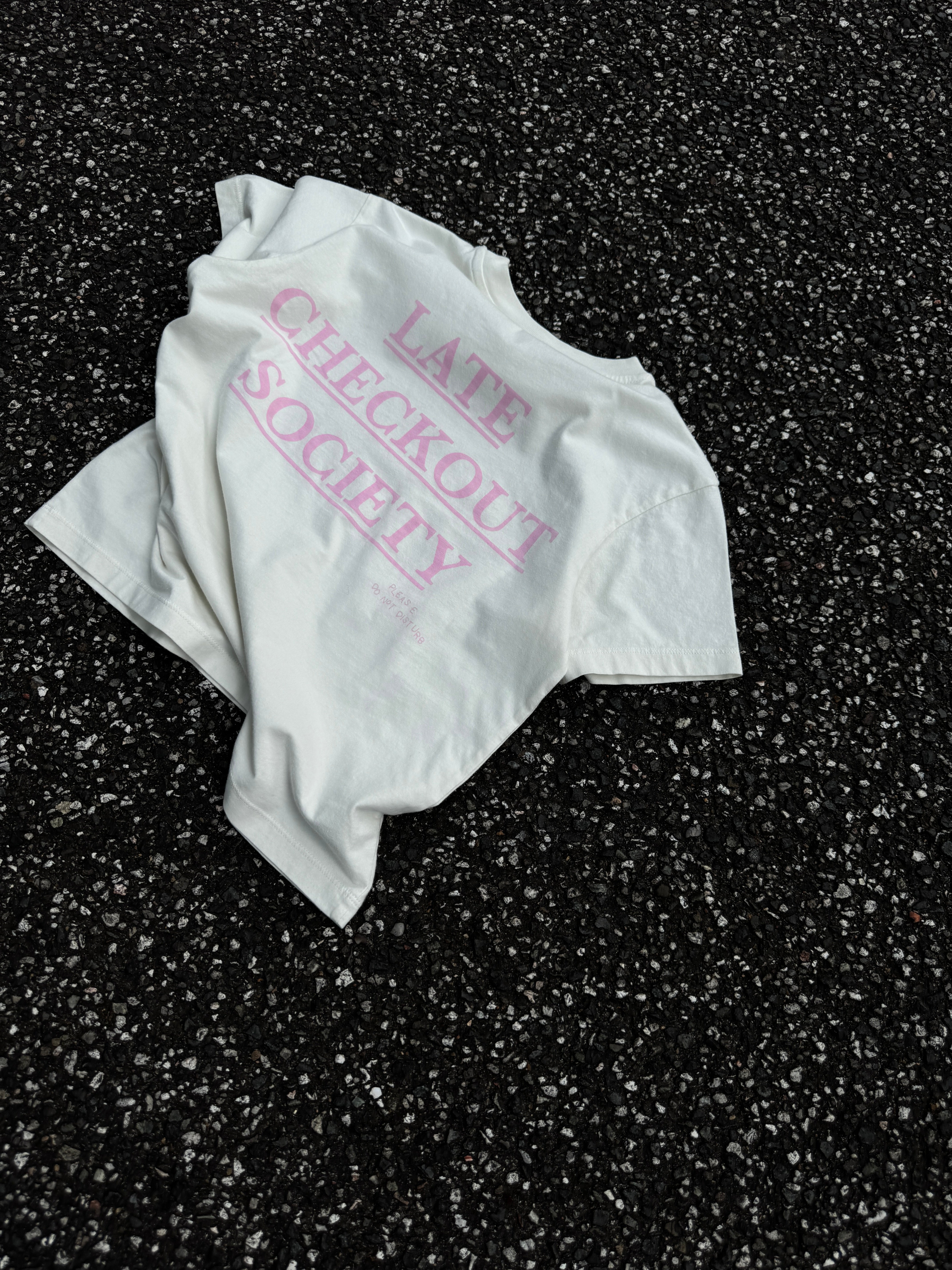 LATE CHECK OUT Kids T-Shirt (fällt eine Nummer kleiner aus)