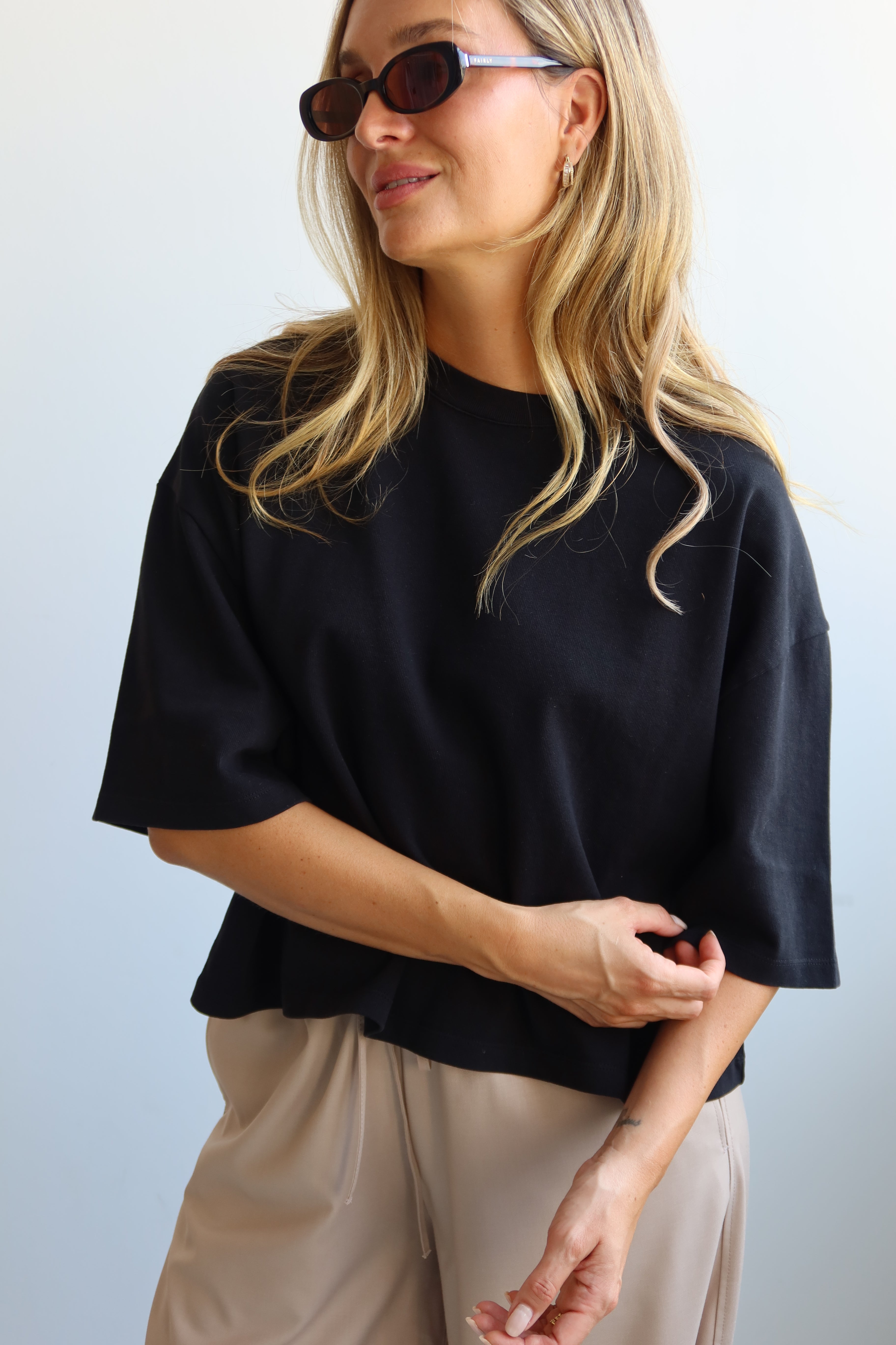 SOHO STUDIOS CROPPED T-SHIRT black