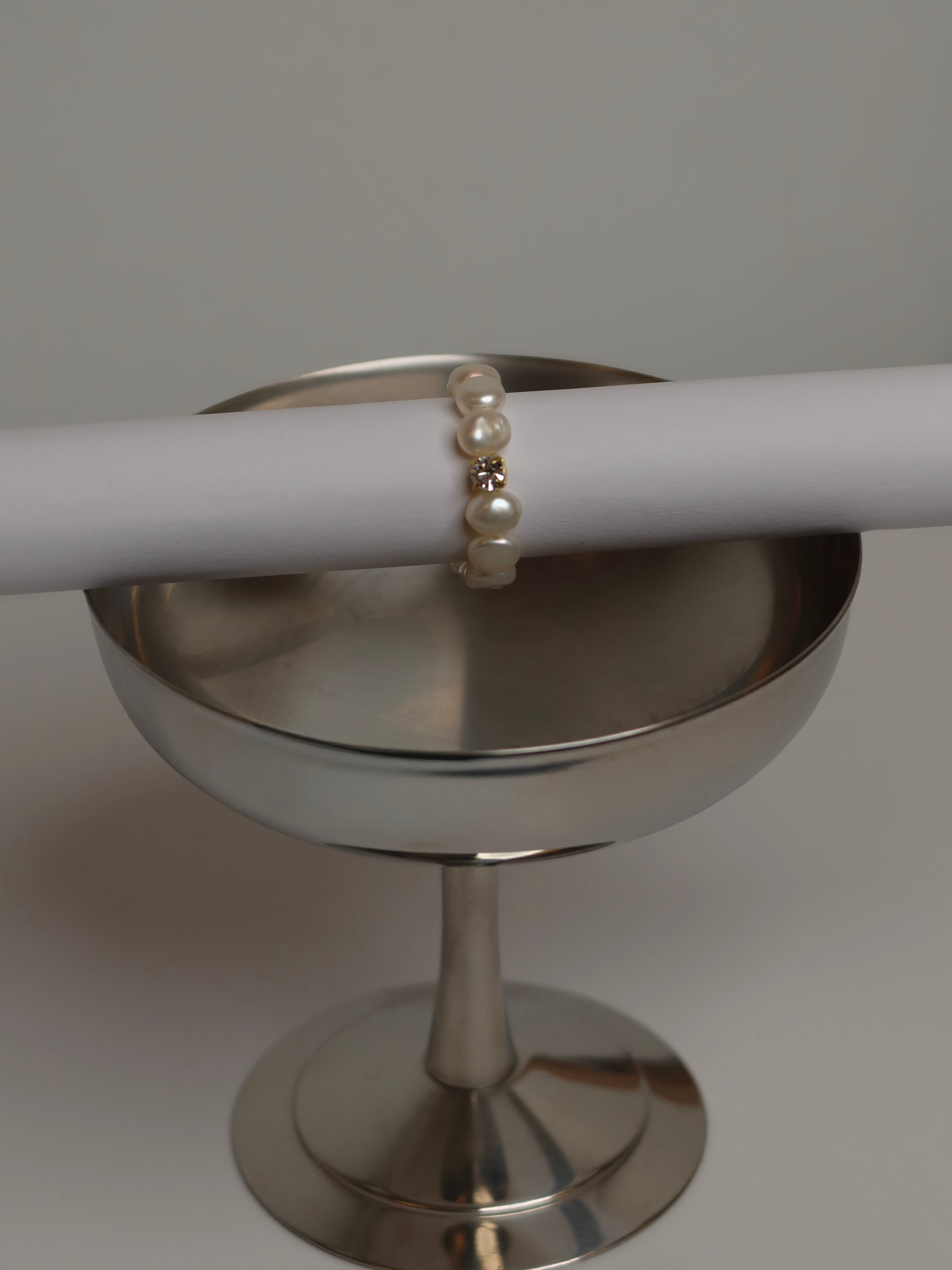 The Ena Pearl Ring 02 (Weißer Stein)
