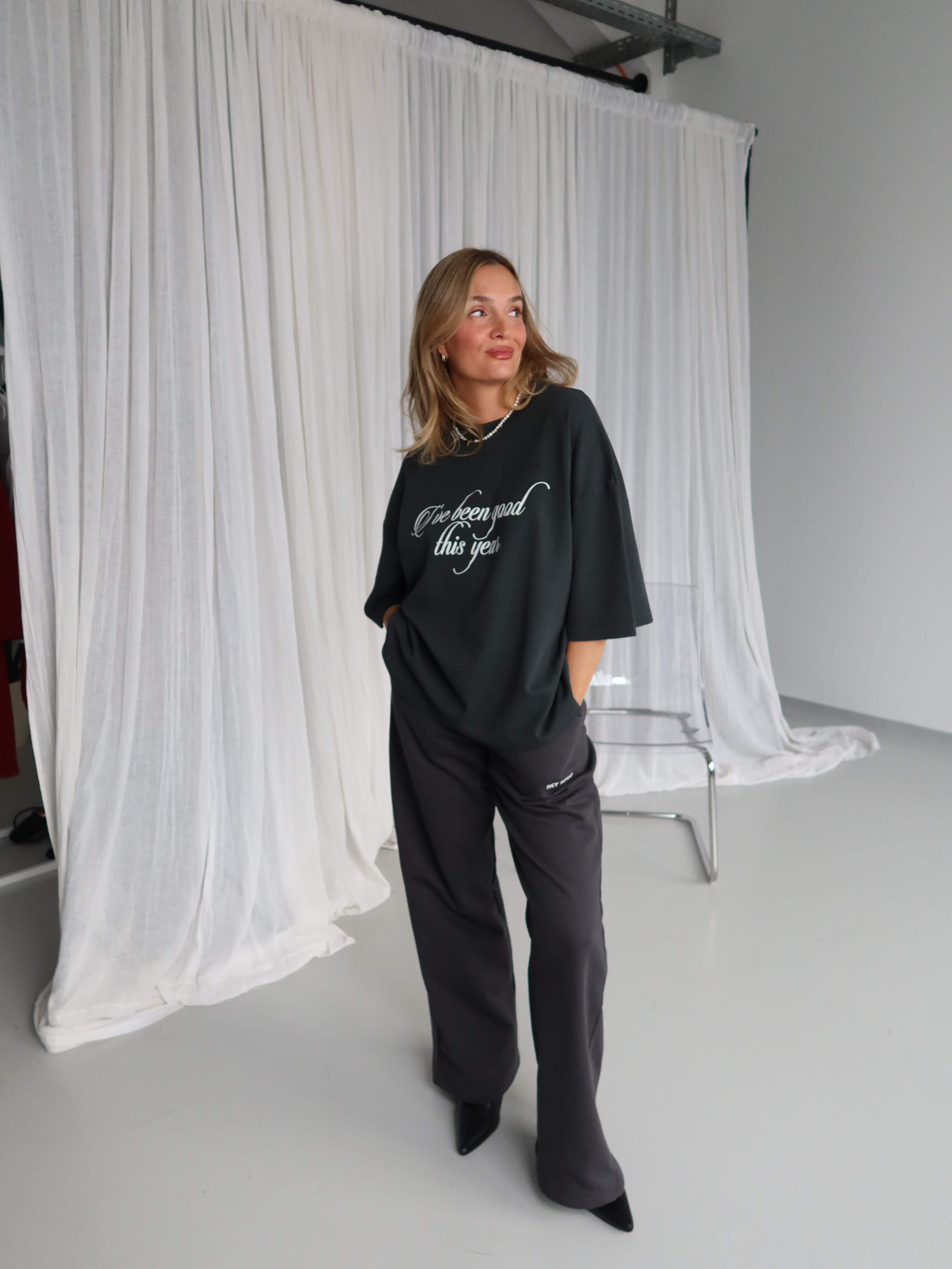 WIDE LEG Sweatpants washed black I offwhite