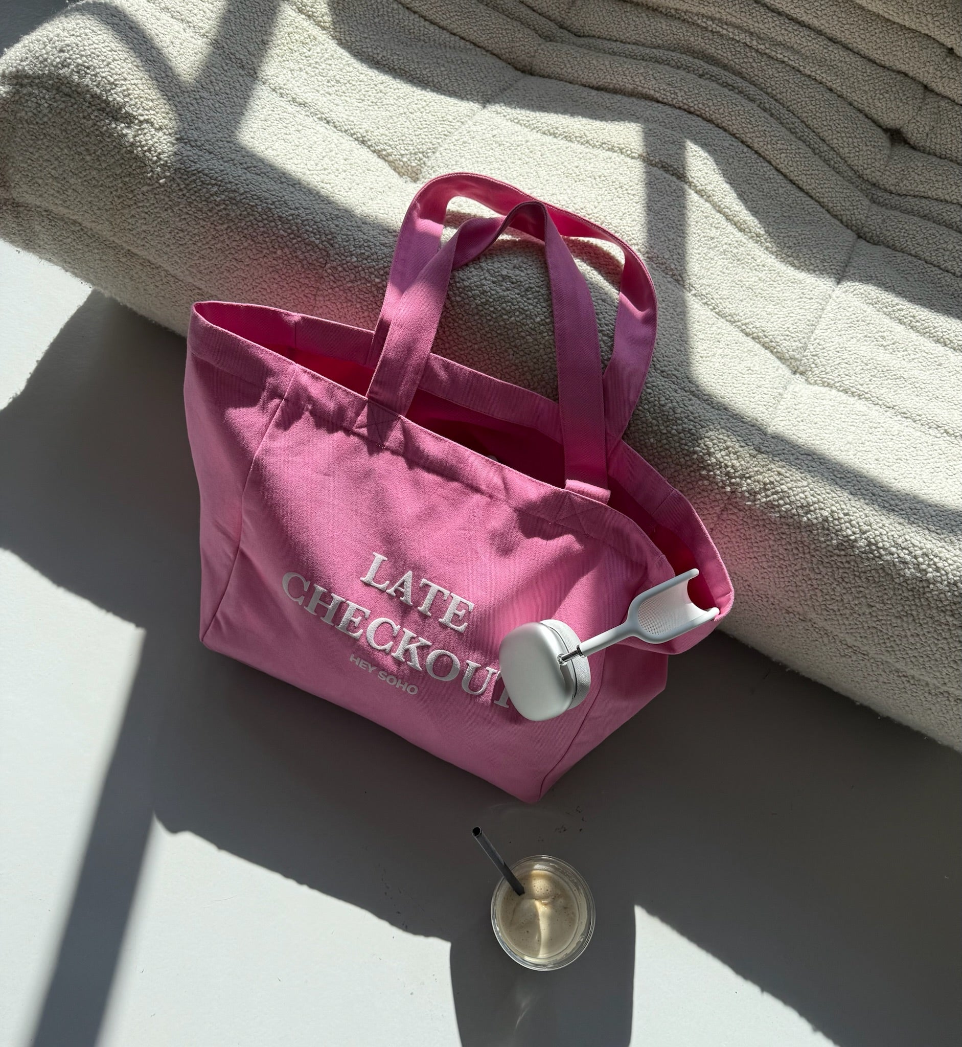 LATE CHECKOUT SHOPPER