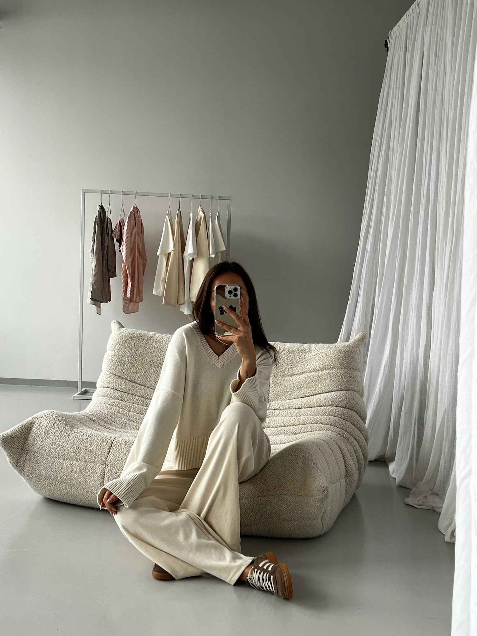 ISABELLE V-NECK offwhite