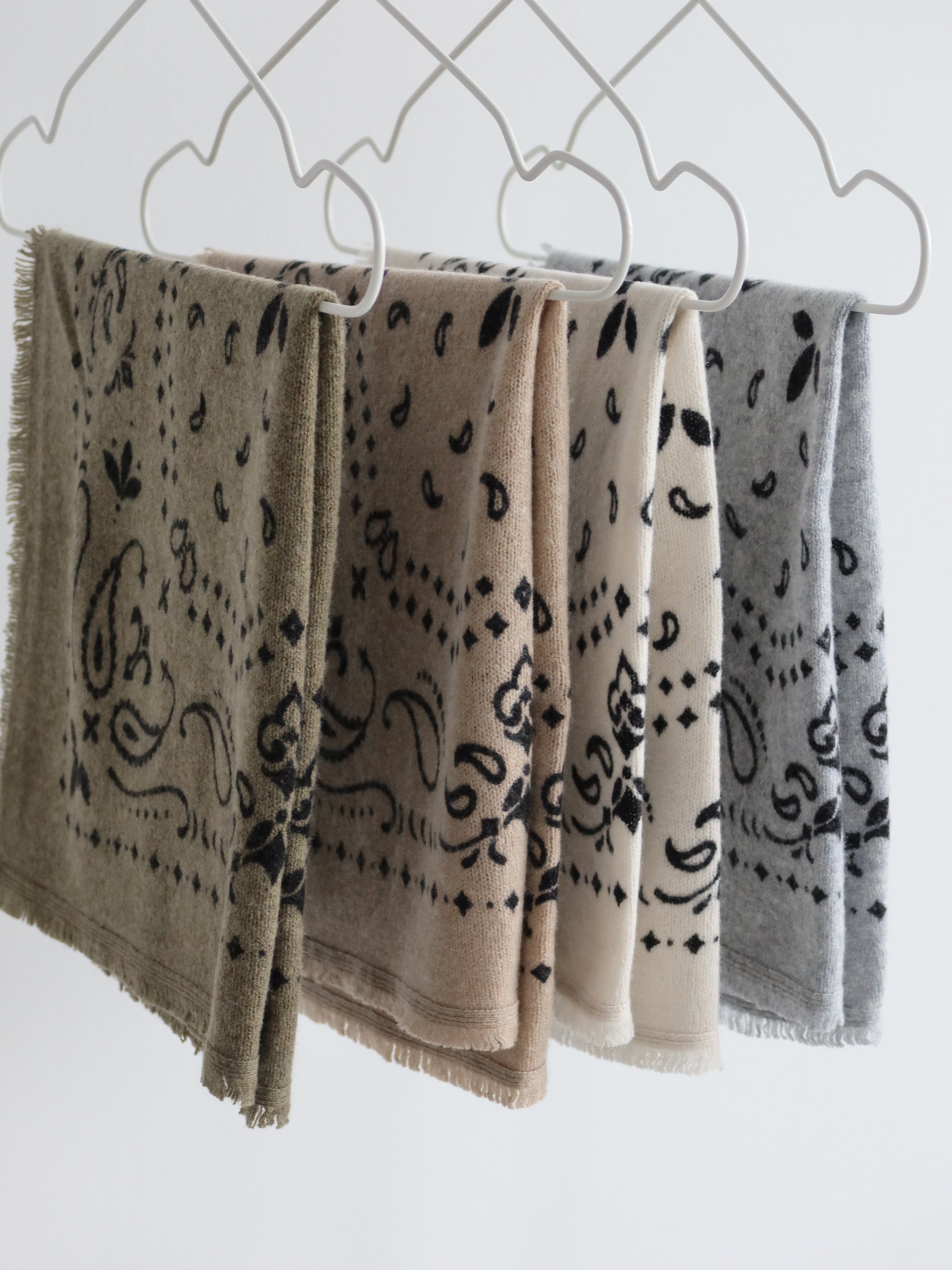 LARA SCARF GREY