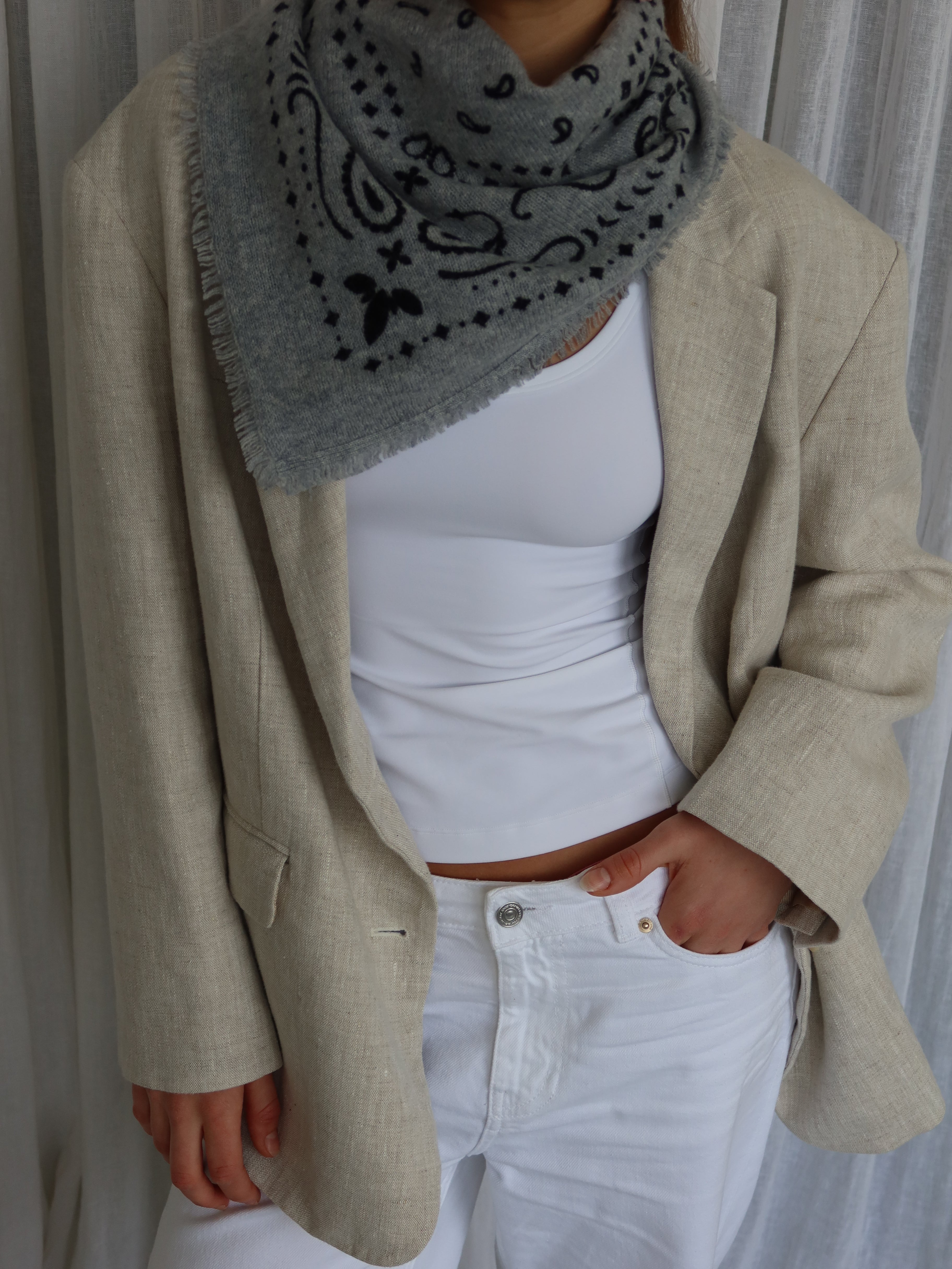 LARA SCARF GREY