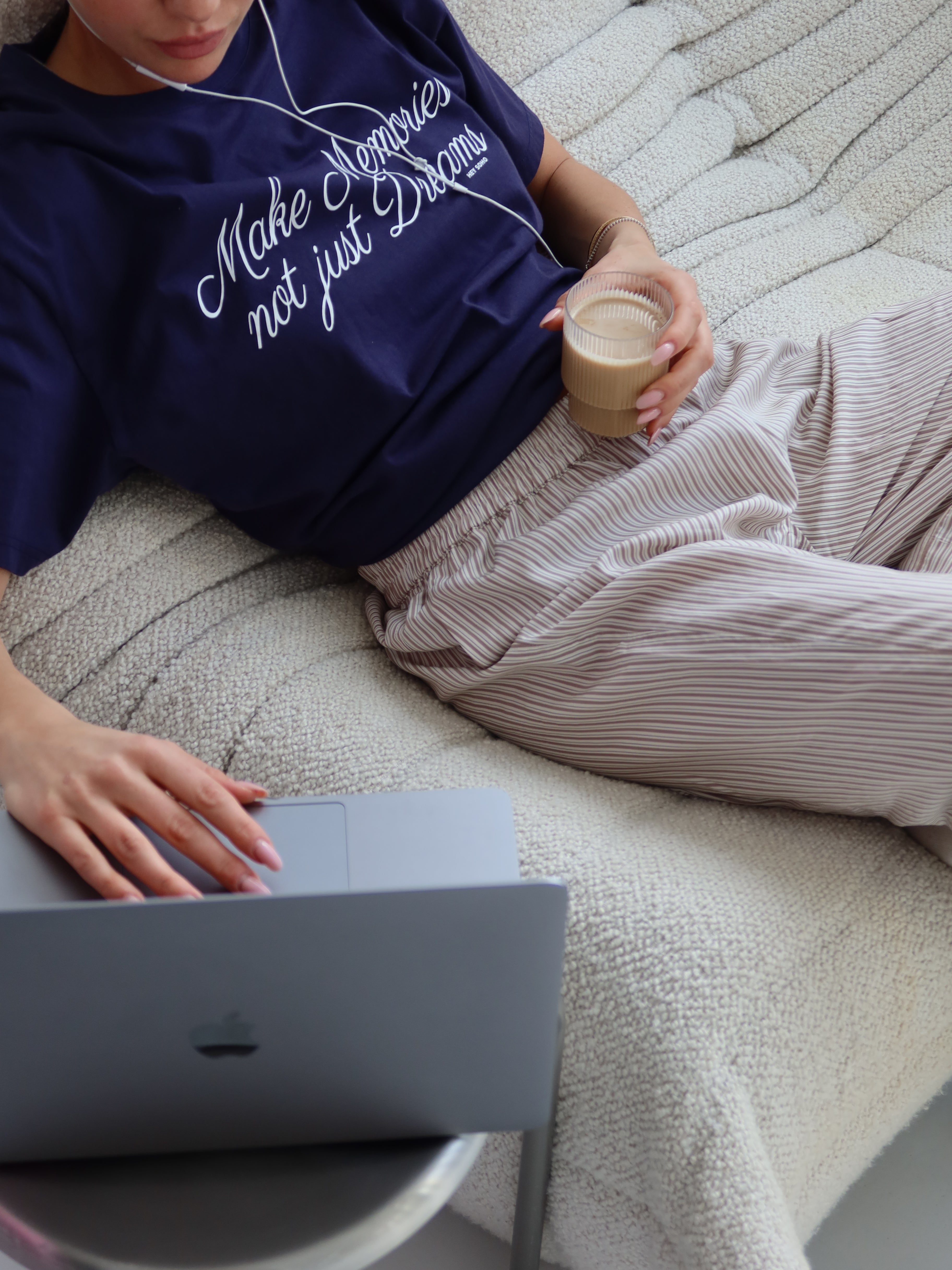 MAKE MEMORIES T-SHIRT NAVY