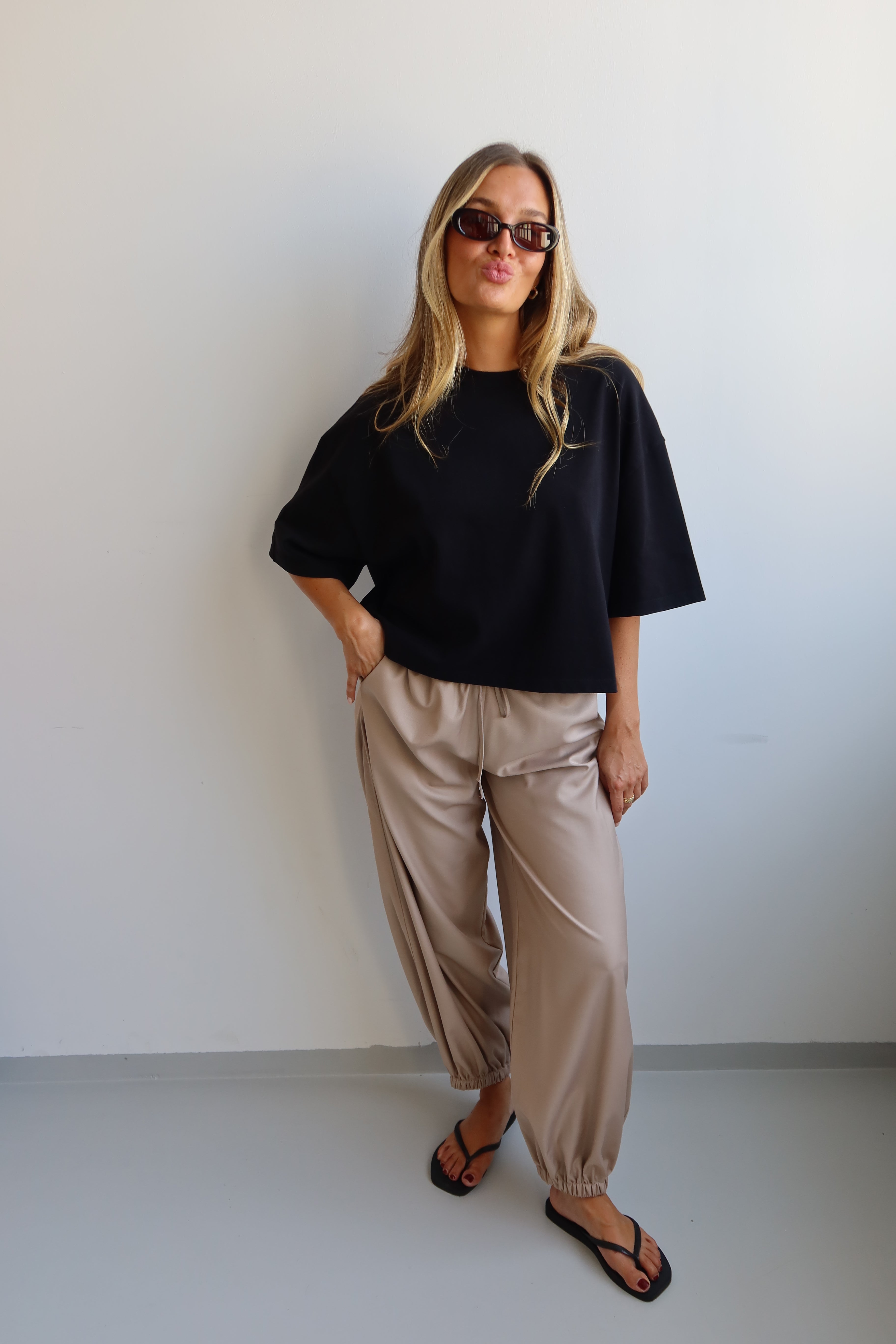 SOHO STUDIOS CROPPED T-SHIRT black