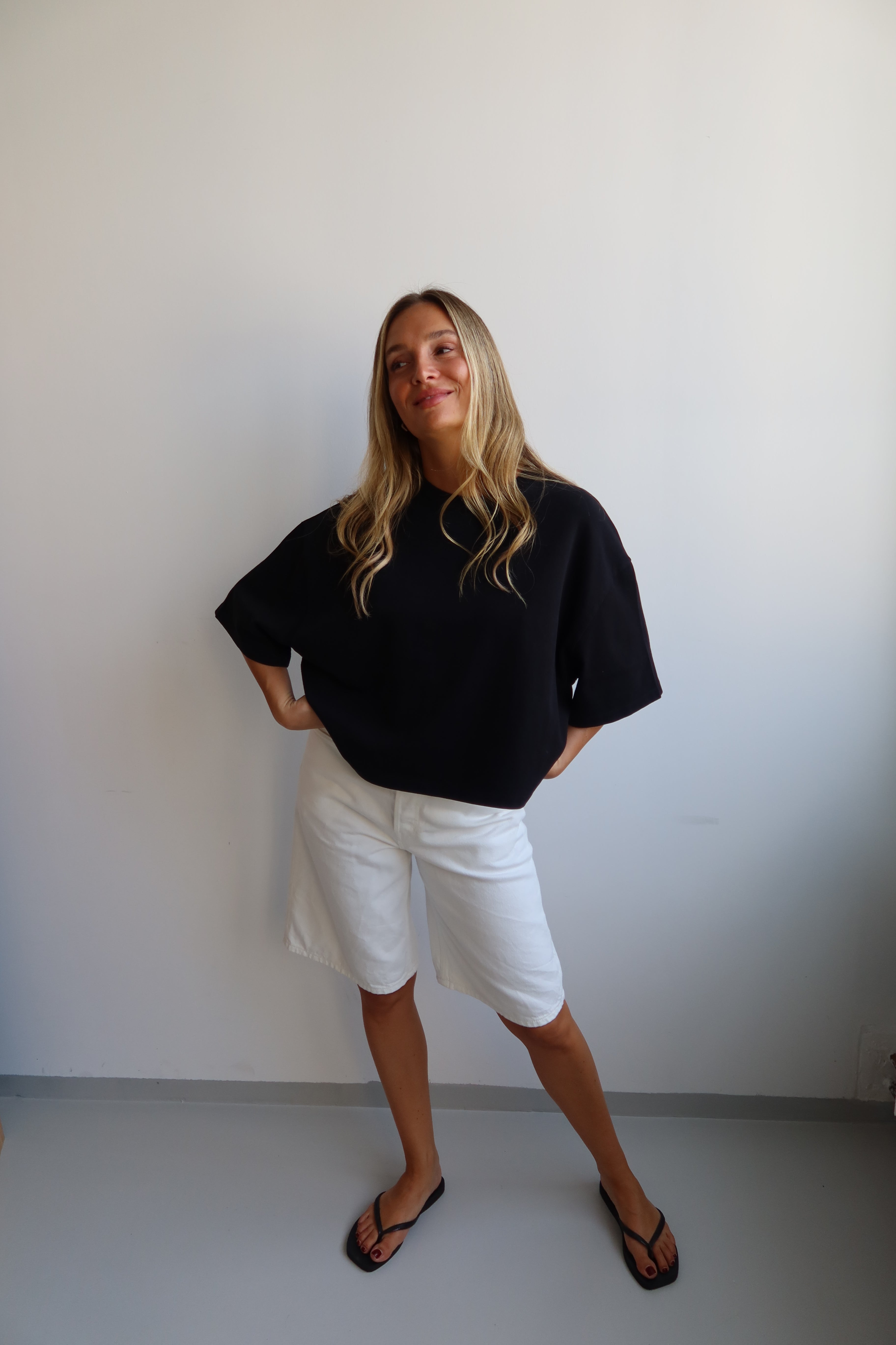 SOHO STUDIOS CROPPED T-SHIRT black